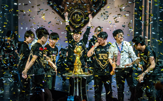 队伍合作默契,夺得冠军头衔 队伍合作默契,夺得冠军头衔