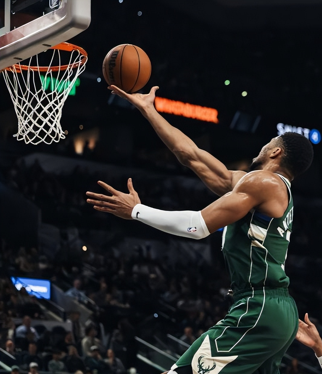 包含雄鹿外线火力全开,轻取对手取得连胜的词条 包含雄鹿外线火力全开,轻取对手取得连胜的词条