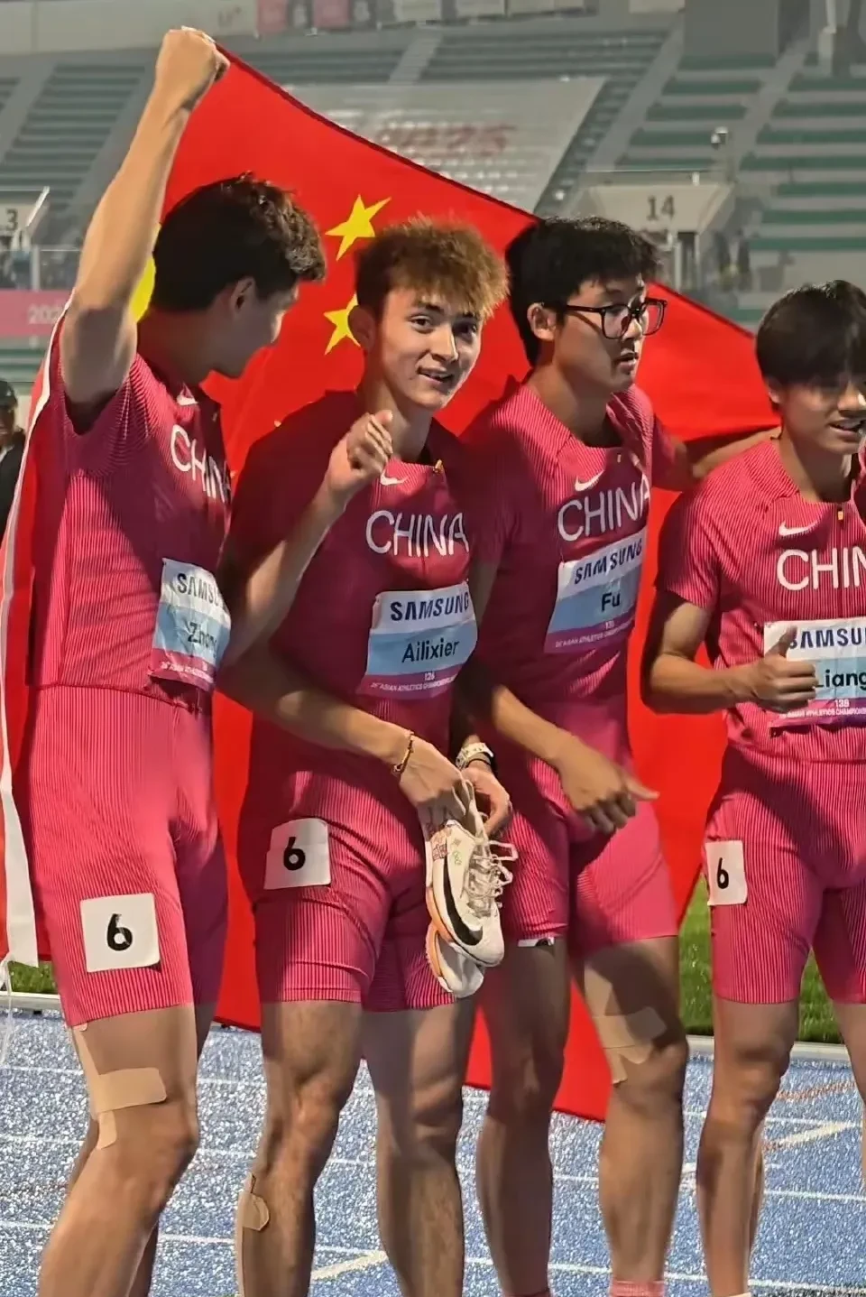 包含田径团体赛精彩纷呈,选手竞技如火如荼的词条 包含田径团体赛精彩纷呈,选手竞技如火如荼的词条