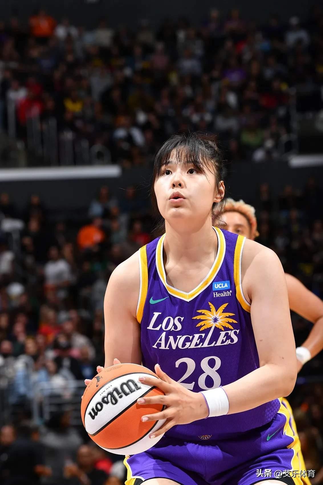 雷火电竞官网-篮球职业联赛近期争奇斗艳.