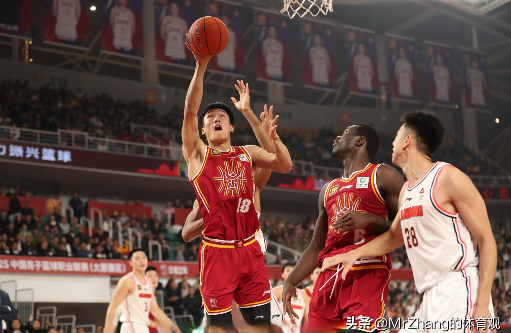 广东队在主场迎战北控,胜出比赛 广东队在主场迎战北控,胜出比赛