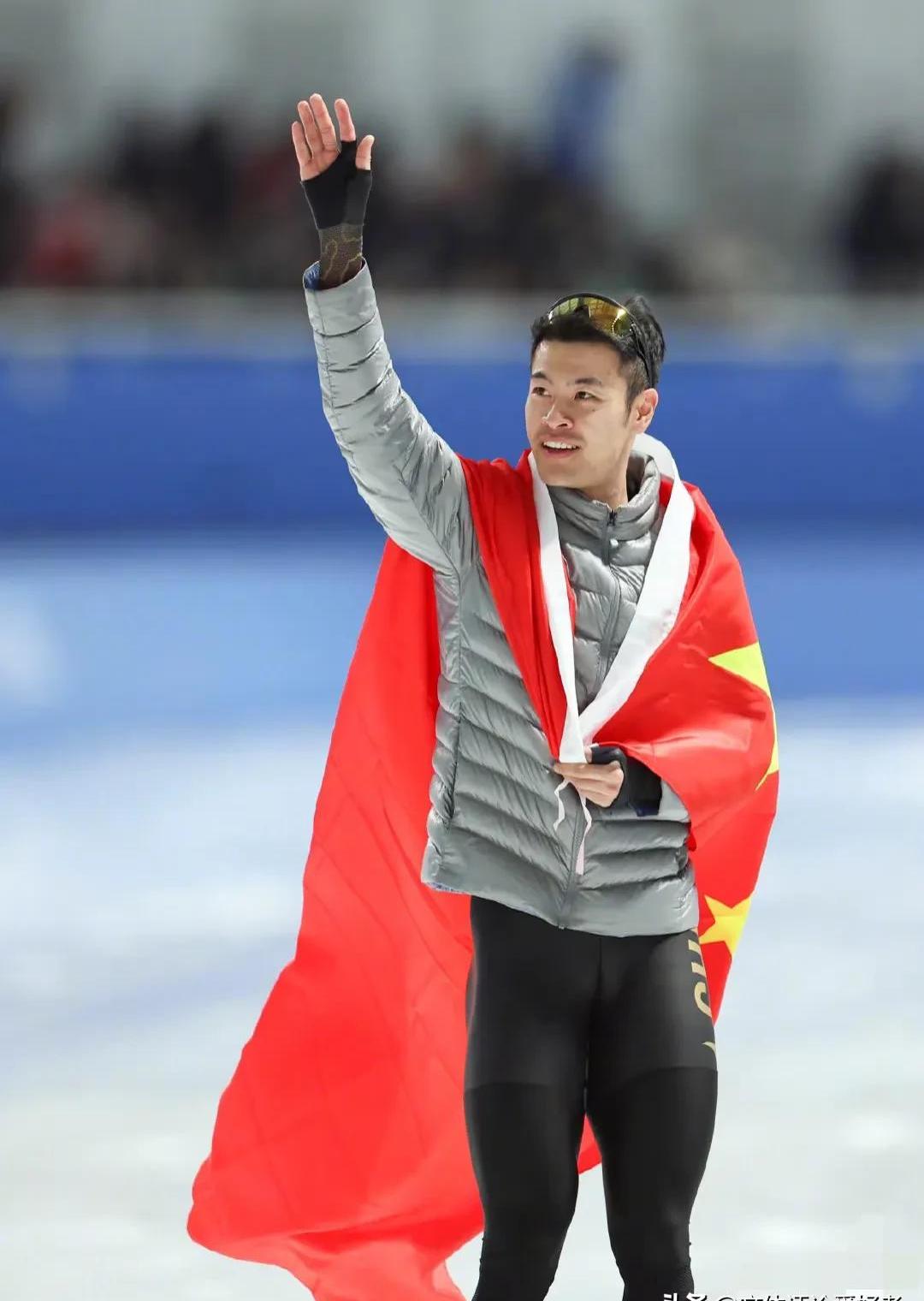 决胜一刻!运动员获胜夺得冠军 决胜一刻!运动员获胜夺得冠军