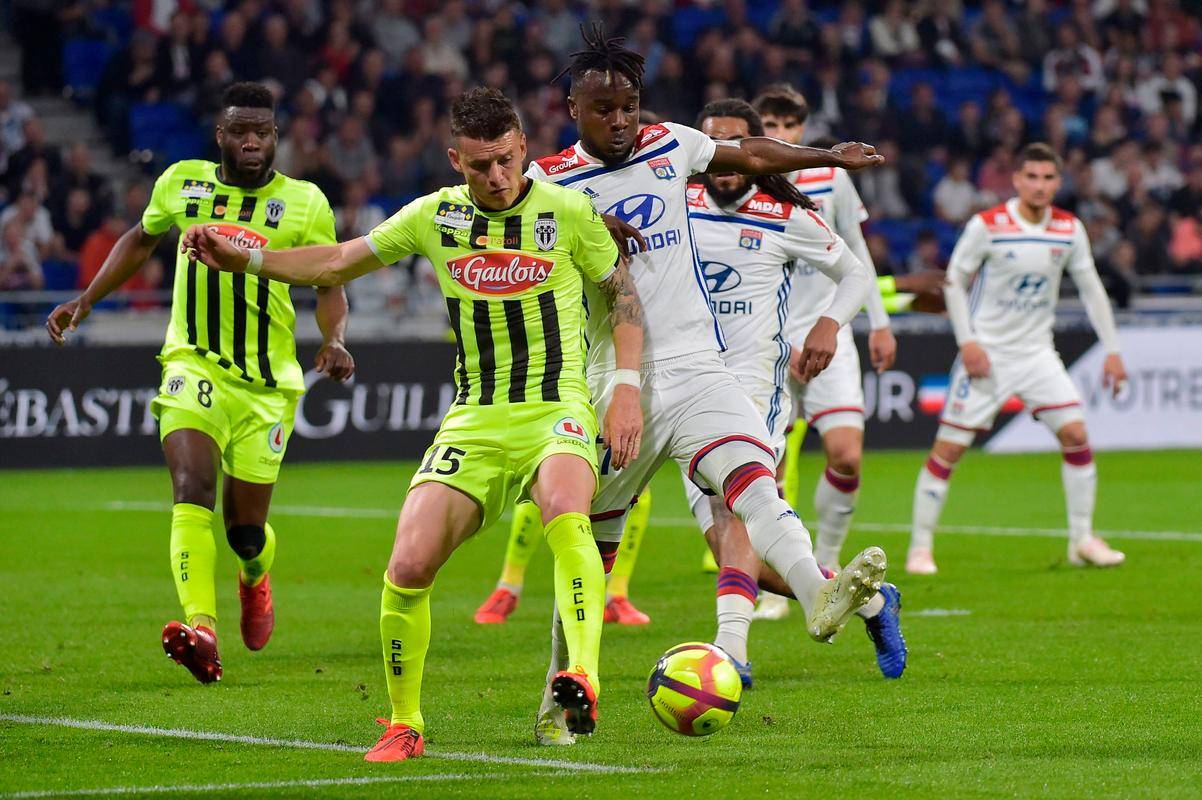 里昂客场获胜,取得关键胜利 里昂客场获胜,取得关键胜利