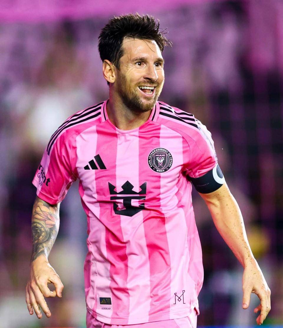 巴塞罗那新援梅西闪耀,助球队逆转比分取胜 巴塞罗那新援梅西闪耀,助球队逆转比分取胜