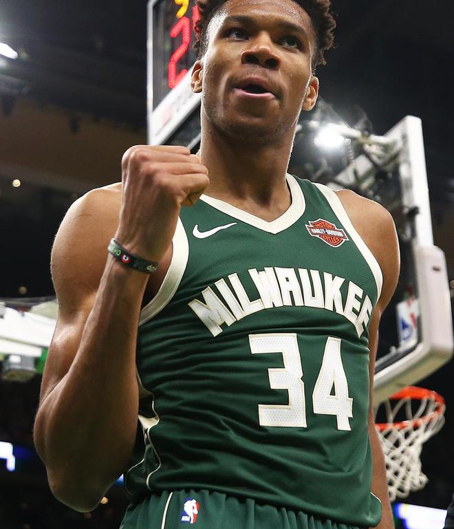 猛龙队胜出不易,经过激烈争夺获胜 猛龙队胜出不易,经过激烈争夺获胜