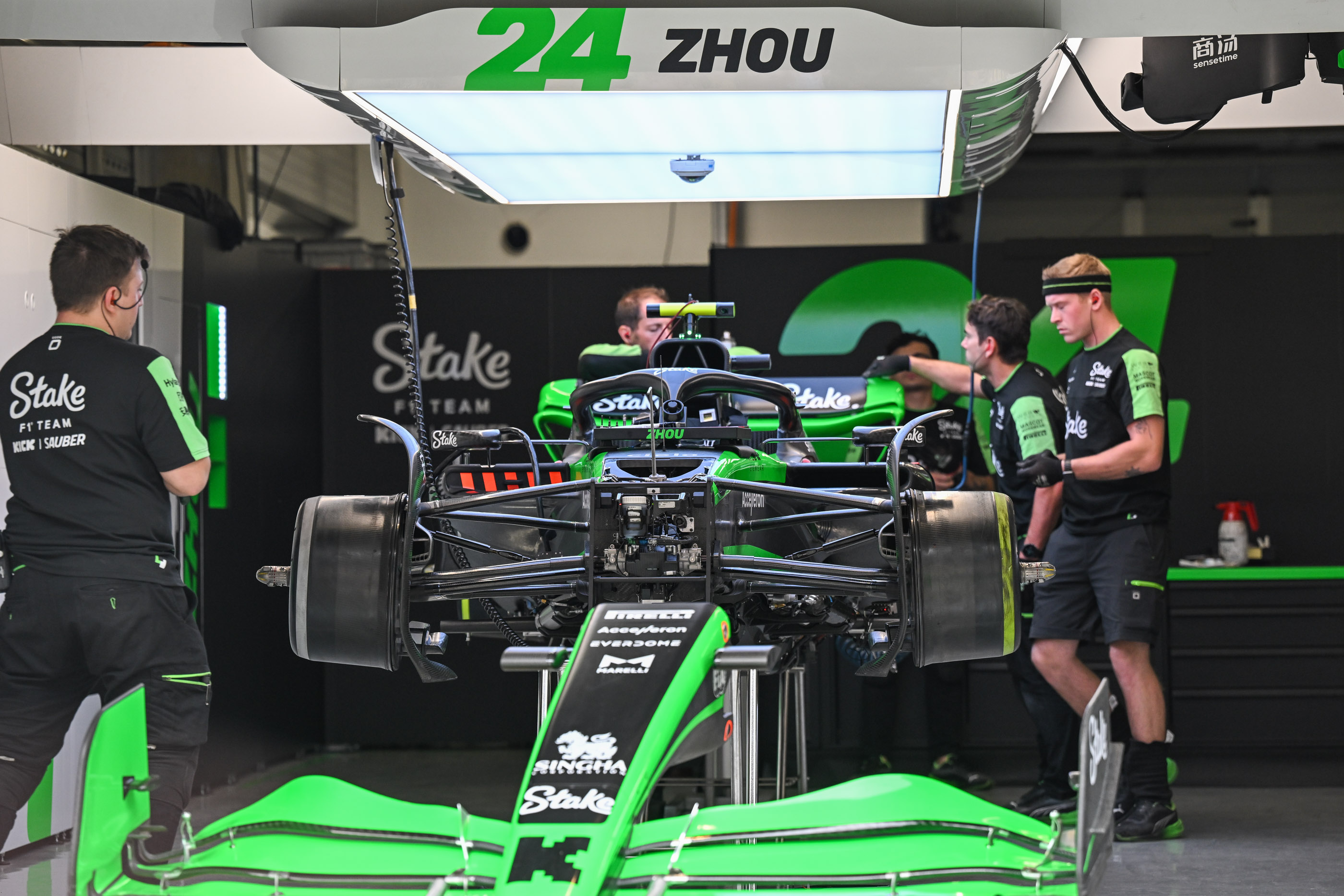 哈斯车队横扫红牛二队，周冠宇关键制胜