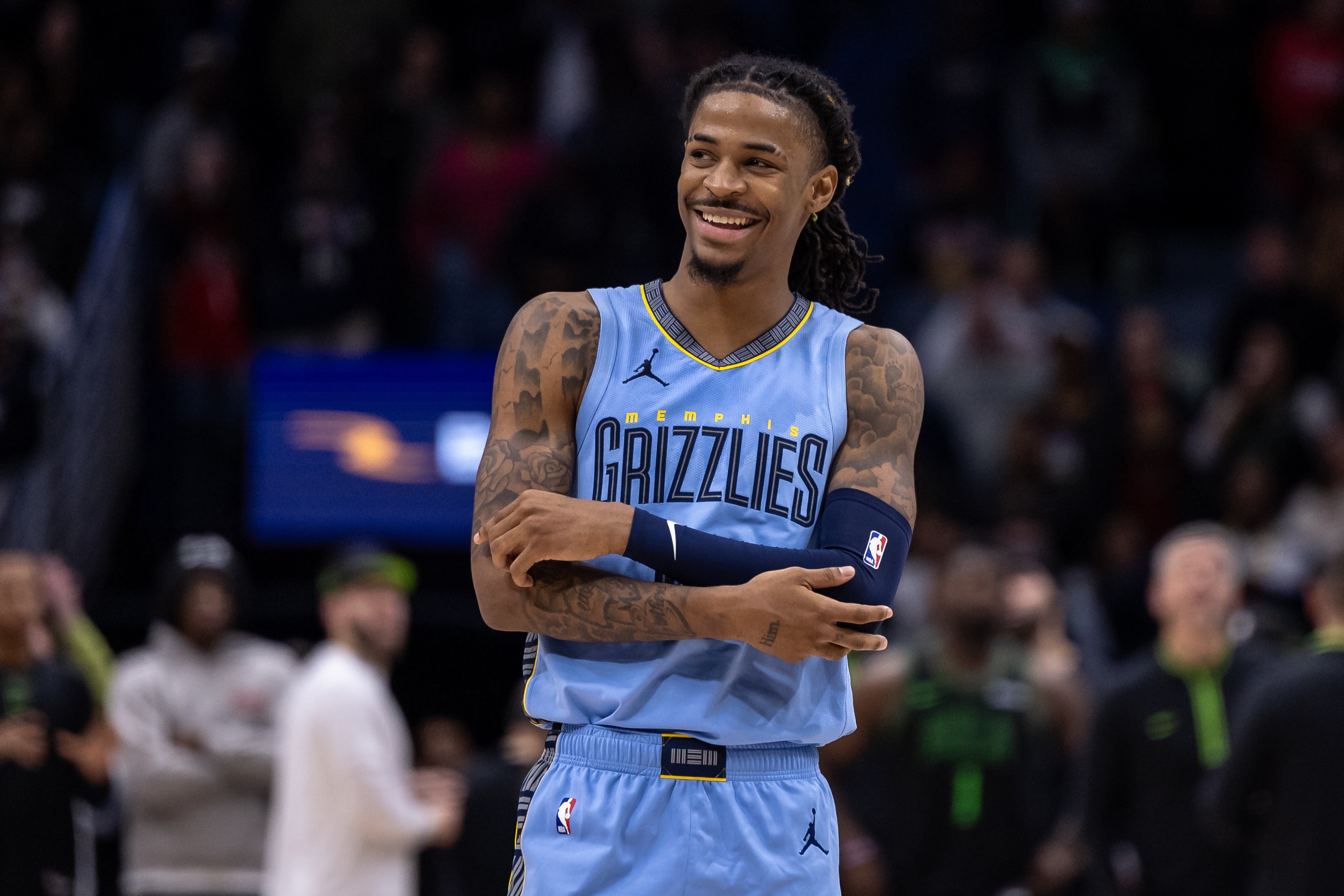 雷火电竞亚洲先驱-雷霆完胜灰熊，莫兰特惊艳四座