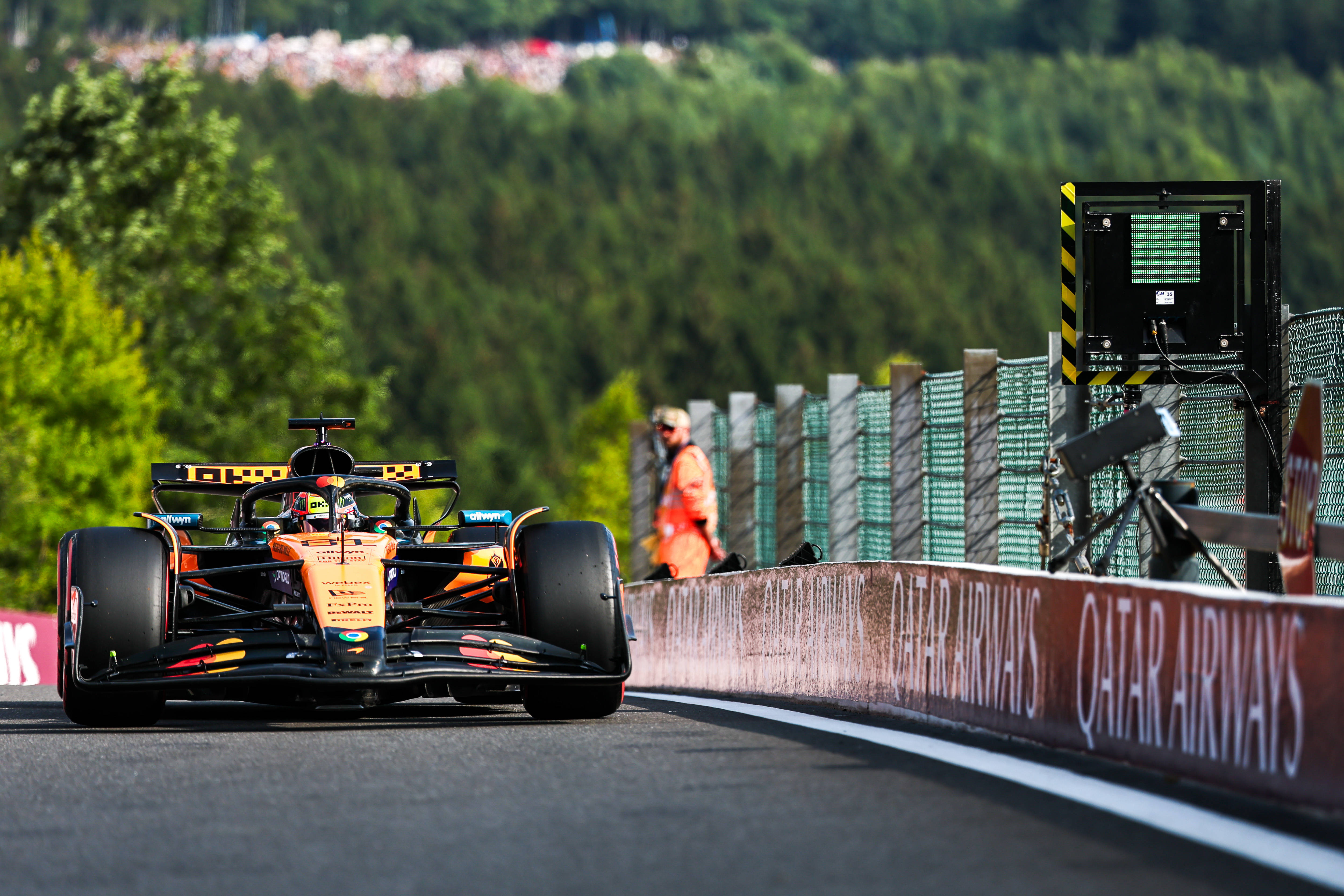 索伯车队碾压威廉姆斯，汉密尔顿统治全场