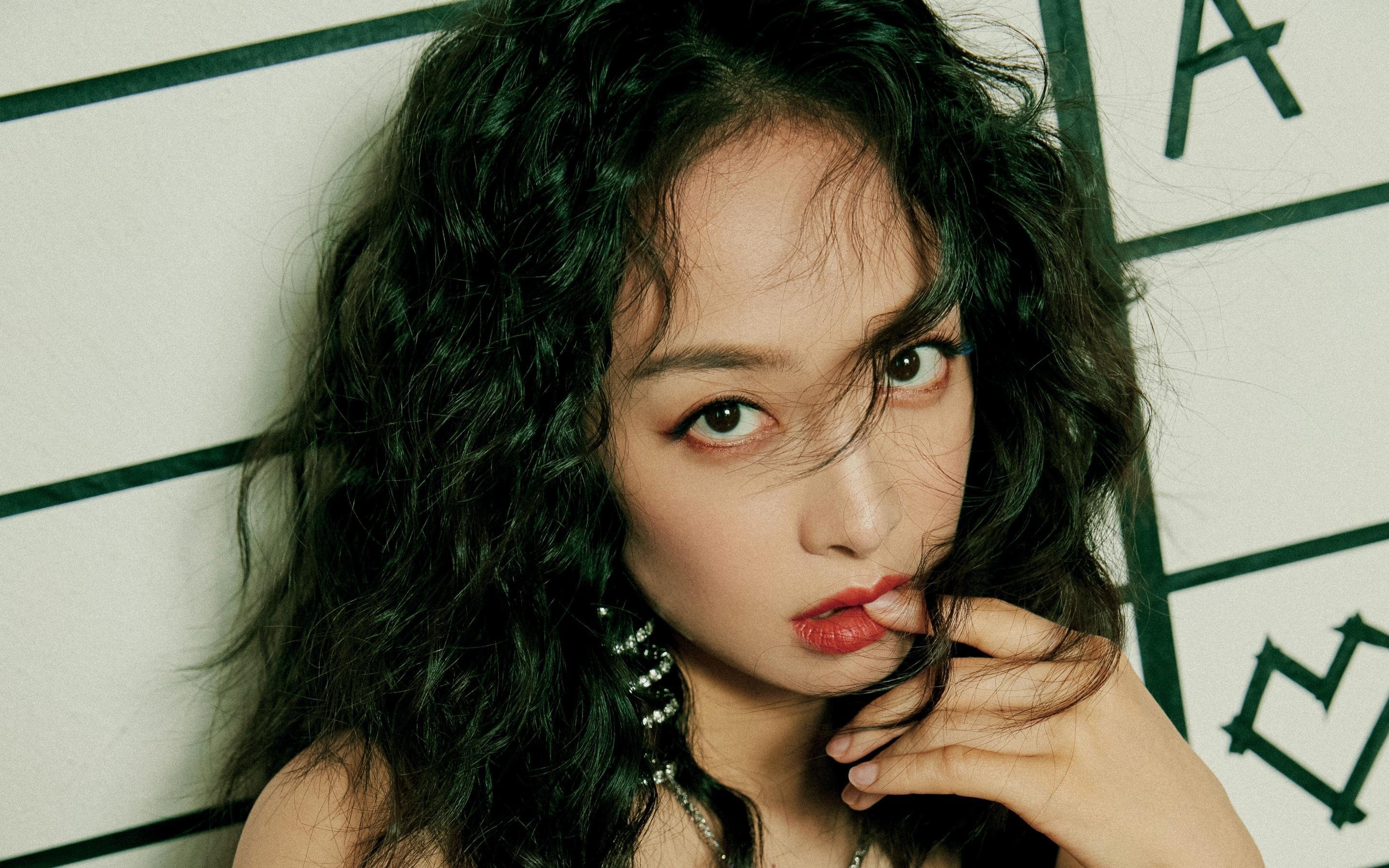 雷火电竞网站-新神劈开未来，旧王守住当下，文班亚马的神迹与湖人的权杖