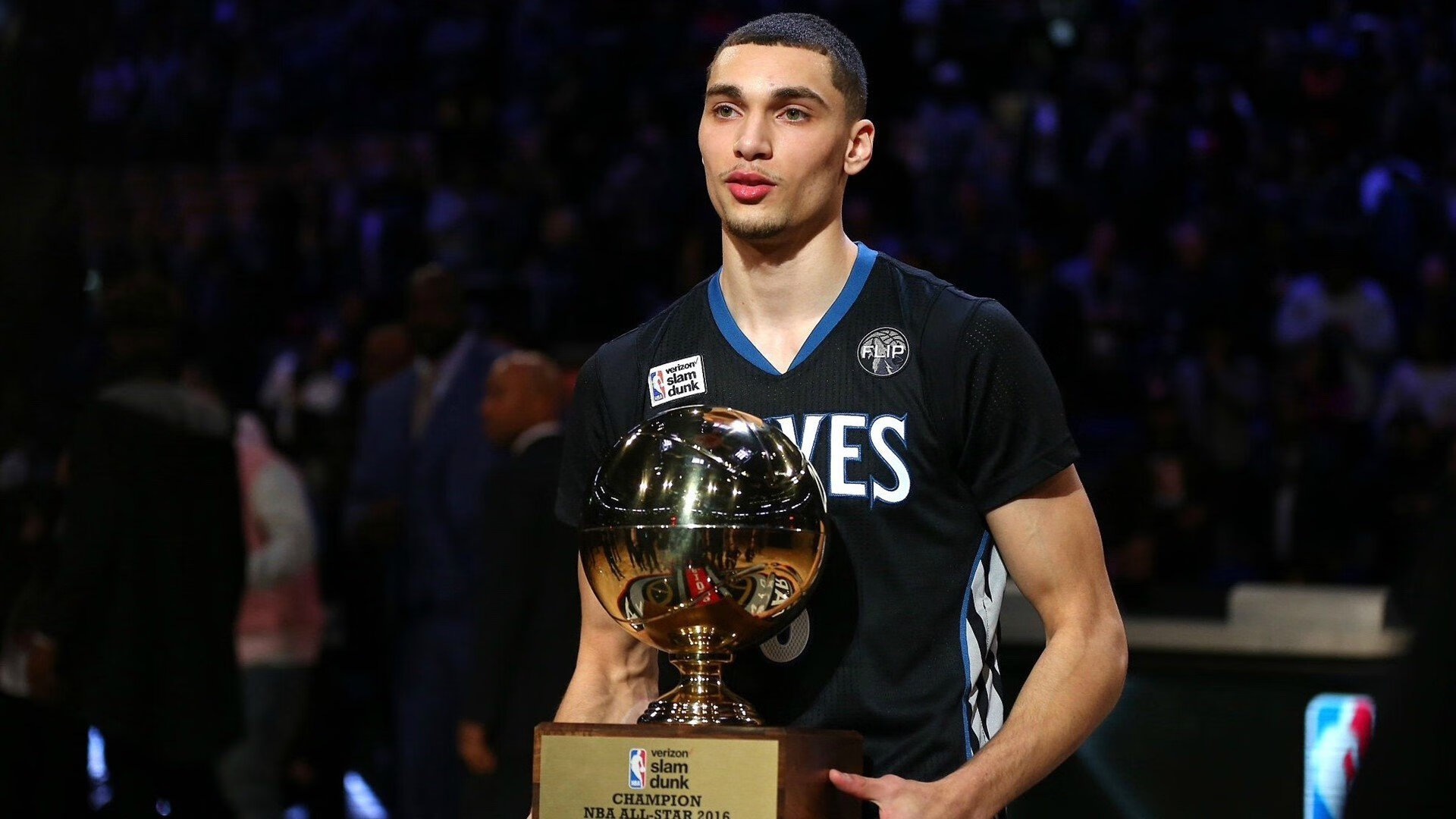 雷火电竞合作-跨界风暴，上海滩篮球巅峰对决火箭，亚平宁绿茵场詹姆斯天神下凡