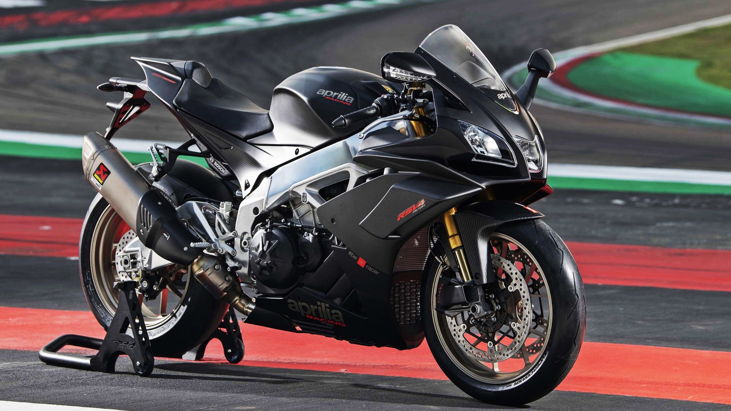 唯快不破，唯血性不败，范弗利特冷刃出鞘，雄鹿以血肉铸就钢铁防线