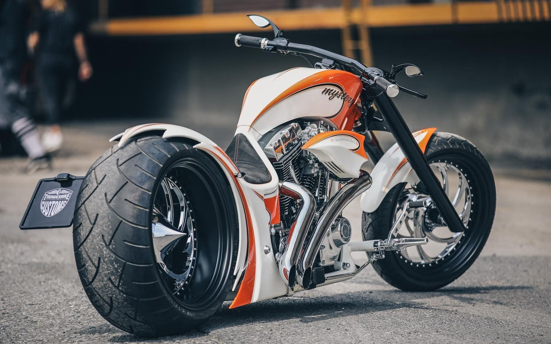 雷火电竞官网-布克的影子，当F1街道赛的霓虹灯成为他唯一的对手